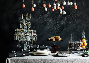 1.-Annie-Sloan-Christmas-dining-Chalk-Paint-in-Athenian-Black-and-Old-White-baubles-in-Emperors-Silk-and-Paris-Grey-Linen-Union-table-cloth