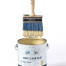 Pensula pentru vopsea de perete inmuiata in vopsea de perete Annie Sloan Wall Paint culoarea Versailles